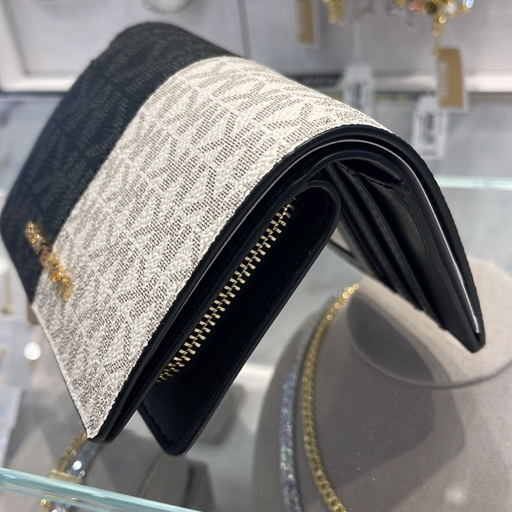 Michael Kors Jet Set Medium Two-Tone Logo Wallet
BLACK COMBO
NWT - Picture 12 of 16